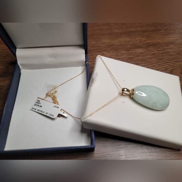 Large Jade necklace - Picture 3 of 3